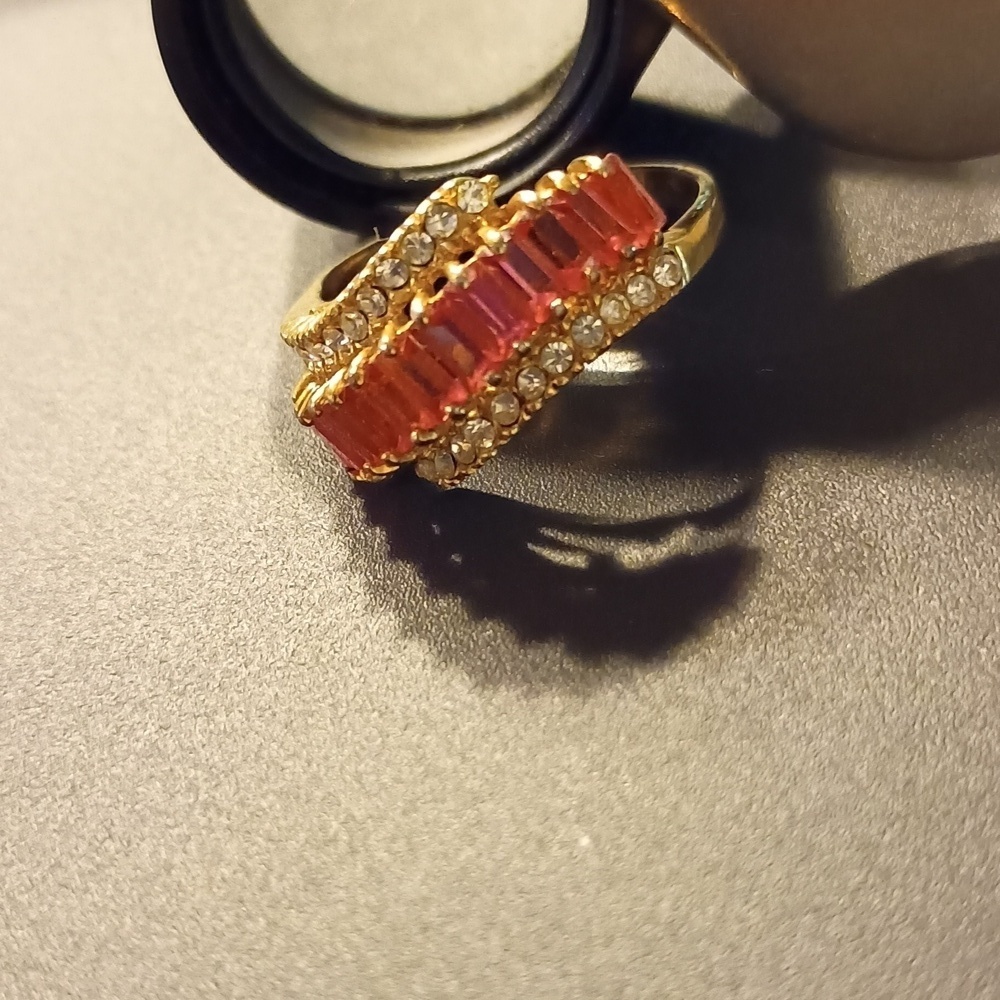 Pink and clear baguette ring - Picture 2 of 8